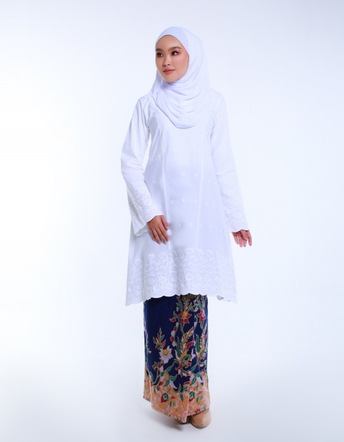 KURUNG PAHANG ADWA (DES 3) IN NAVY BLUE